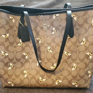 Coach Molly Tote bee series